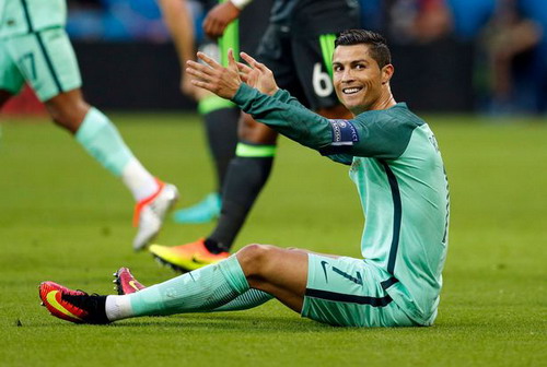 Hiệp một - Ronaldo ưa kêu ca....