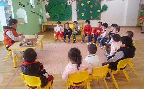 
Mai trong một tiết dạy tại Trung Quốc Ảnh: NVCC
