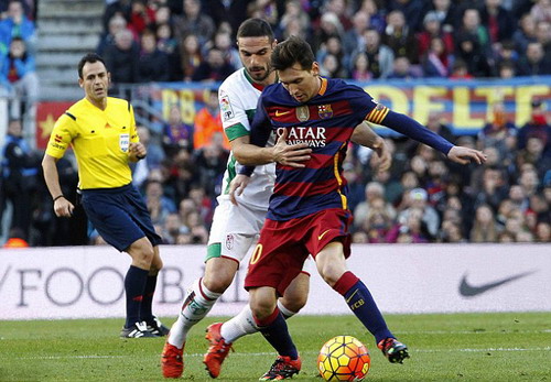 Messi lập hat-trick trước Granada