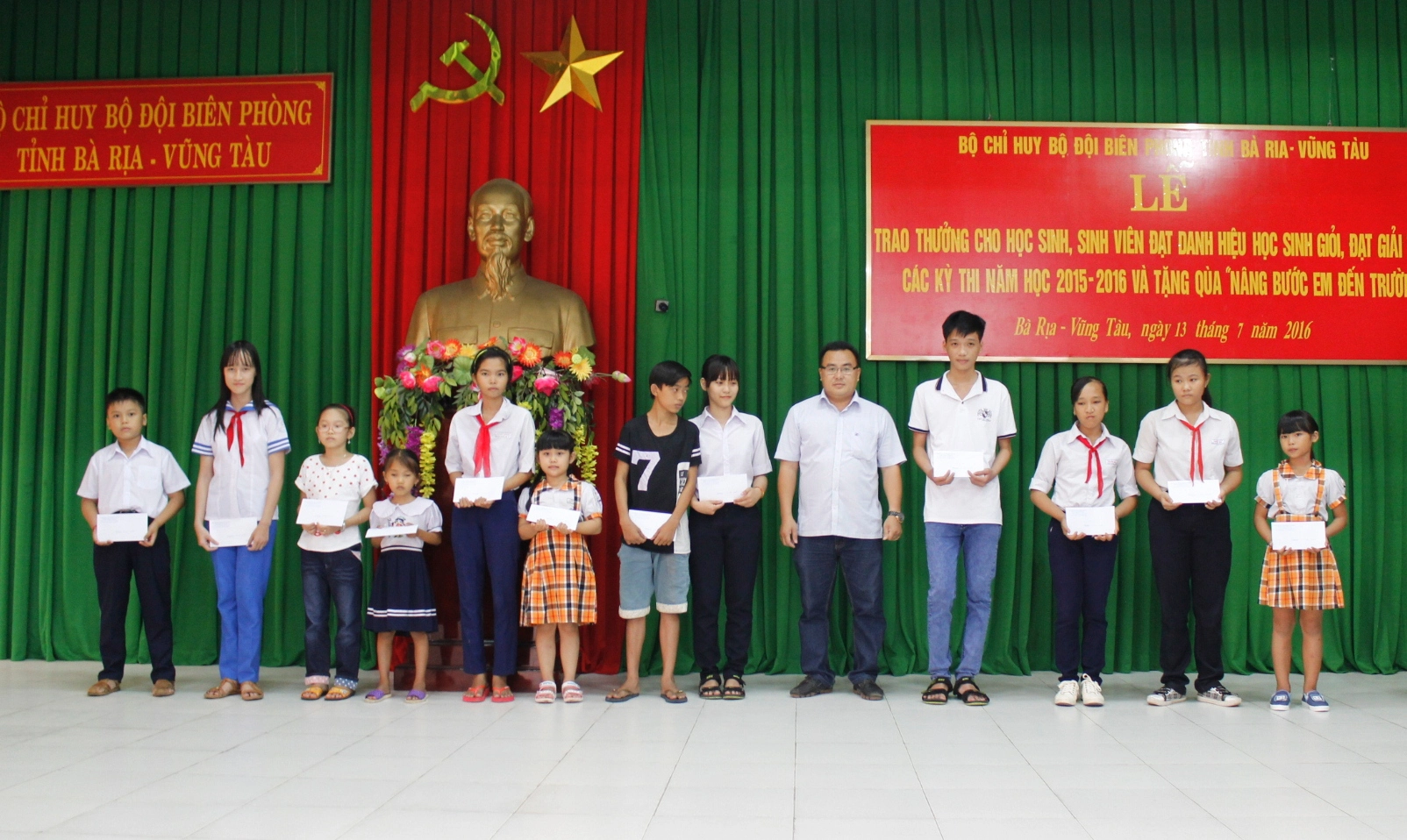 
50 em học sinh được an tâm tới trường nhờ chương trình thiết thực từ Bộ đội Biên phòng tỉnh BR-VT
