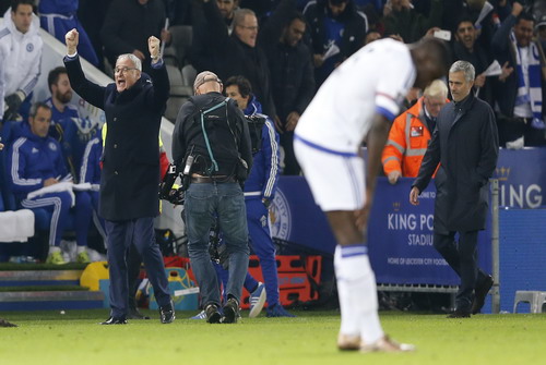 Trận thua Leicester 1-2 ở lượt đi khiến HLV Mourinho phải rời Chelsea