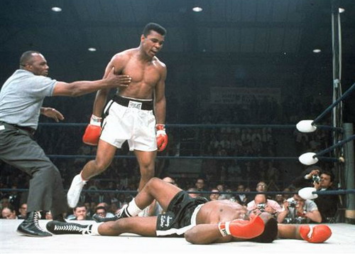 Muhammad Ali chiến thắng cuộc so tài với Sonny Liston năm 1964