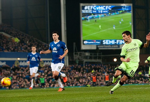 Navas gỡ hòa cho Man City