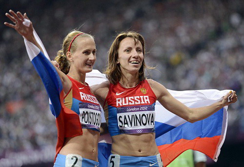 HCV TVH 2012 Mariya Savinova (trái) và HCĐ Ekaterina Poistogova bị cấm thi đấu vĩnh viễn