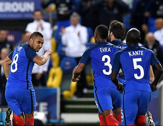Dimitri Payet ghi bàn ấn định tỉ số 3-2 cho tuyển Pháp