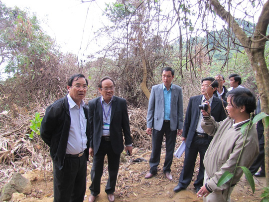 Lực lượng chức năng Đà Nẵng kiểm tra vụ phá rừng Sơn Trà, vào tháng 2-2016
