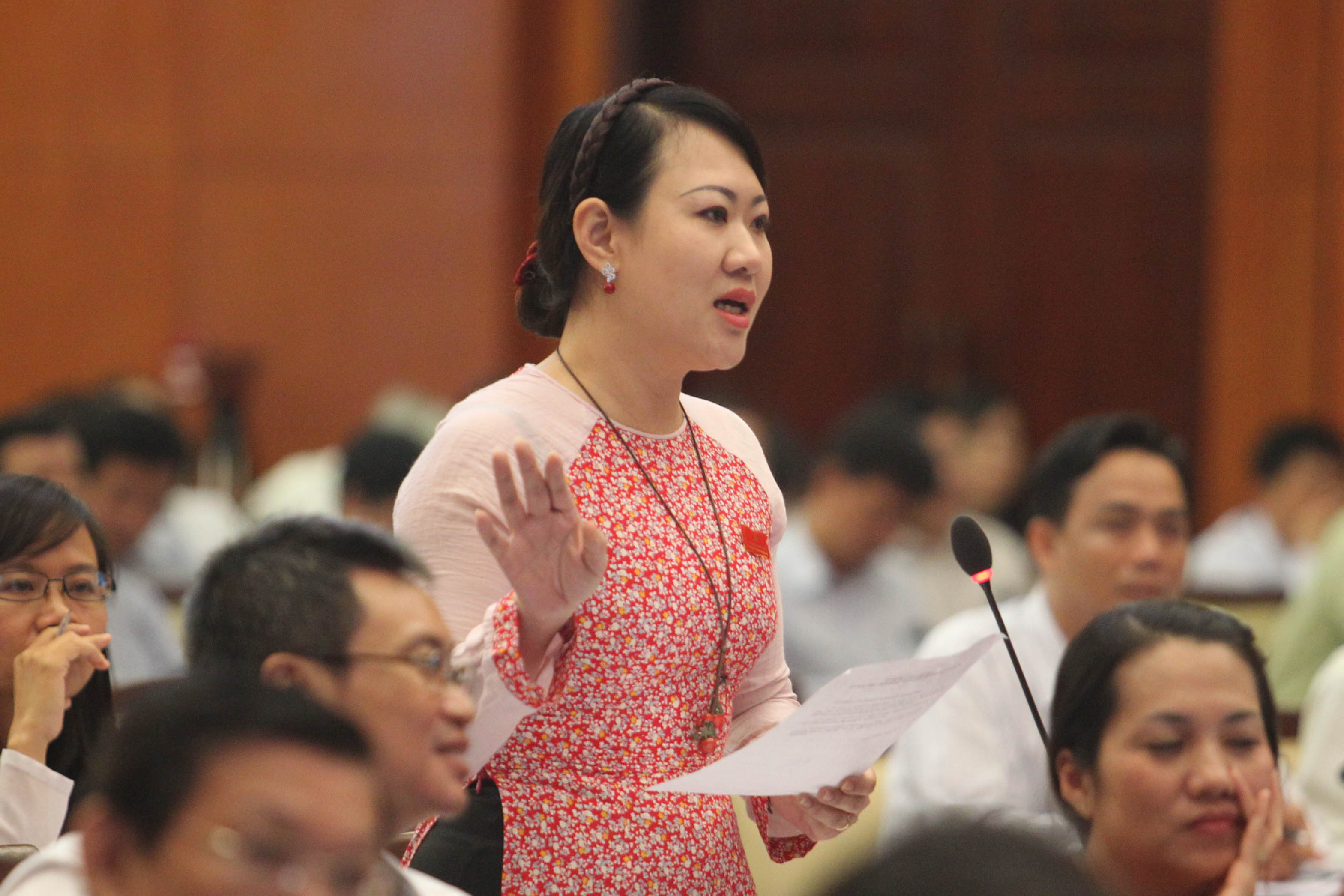 
ĐB Phan Thị Hồng Xuân cho biết tài liệu phát cho ĐB bị sai năm sự kiện Mậu Thân
