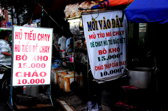 Ngày Vu Lan, ghé chợ đồ chay chỉ 15.000 đồng ở Sài Gòn