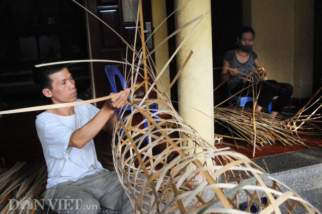 Làng Văn Hội ( xã Văn Bình) thuộc huyện Thường Tín, Hà Nội đã có truyền thống làm các sản phẩm vàng mã từ lâu đời.