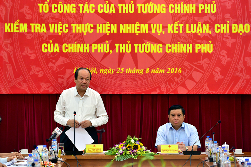 
Bộ trưởng, Chủ nhiệm Văn phòng Chính phủ Mai Tiến Dũng (trái ảnh) dẫn đầu tổ công tác kiểm tra việc thực hiện chỉ đạo của Thủ tướng tại Bộ Kế hoạch và Đầu tư - Ảnh: Nhật Bắc
