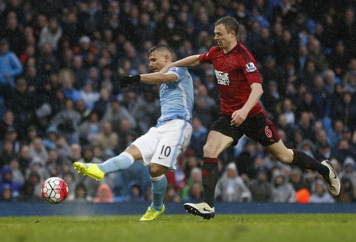 Aguero ghi bàn gỡ hòa cho Man City