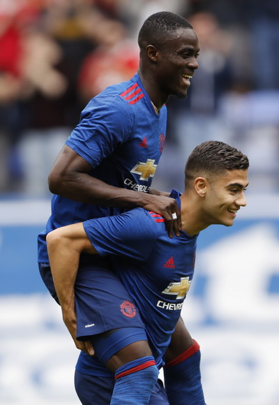 Andreas Pereira và Eric Bailly sau bàn nhân đôi tỉ số