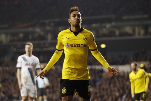 Aubameyang lập cú đúp vào lưới Tottenham