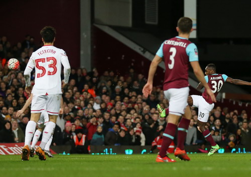 Michail Antonio ghi bàn mở tỉ số cho West Ham