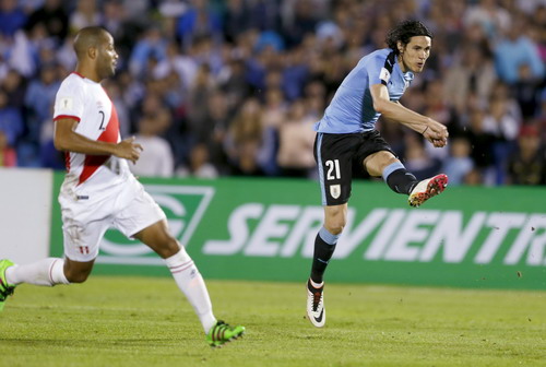 Cavani ghi bàn duy nhất, đưa Uruguay lên đầu bảng