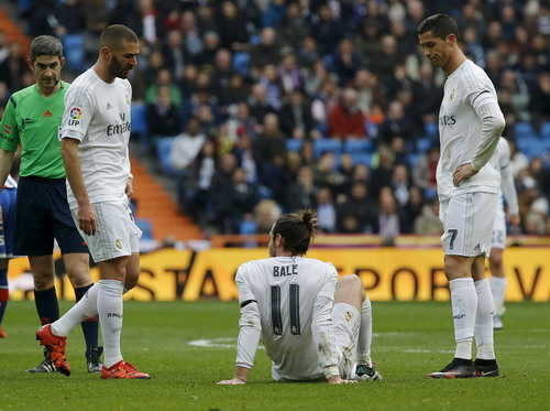 ... nhưng kém vui do Bale và Benzema chấn thương phải rời sân sớm