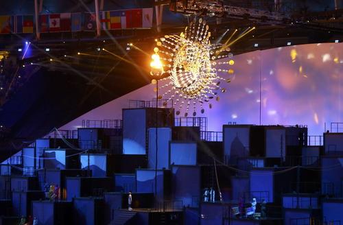 
Lửa Olympic tỏa sáng suốt đại hội tại sân Maracana
