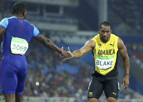 Cái bắt tay chia sẻ của hai kẻ thất bại Justin Gatlin và Yohan Blake