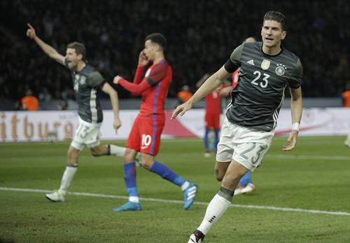 Mario Gomez nhân đôi cách biệt đầu hiệp hai