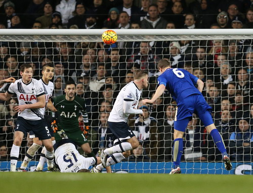 
Trung vệ Robert Huth ghi bàn duy nhất cho Leicester
