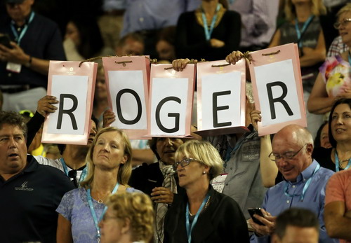 Khán giả hết lòng ủng hộ nhưng Federer lực bất tòng tâm