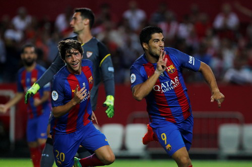 Sergi Roberto vui mừng sau pha ghi bàn của Luis Suarez (9)