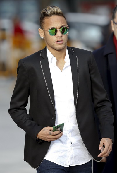 Neymar phiền muộn vì những vấn đề ngoài chuyên môn