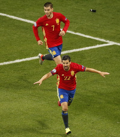 
Nolito và Morata giải hạn trong màu áo Tây Ban Nha
