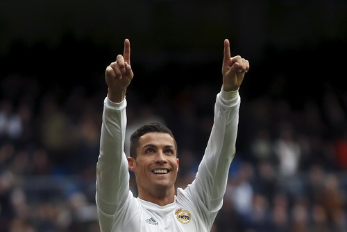 Không Benzema, không Bale, Ronaldo vẫn tự mình tỏa sáng