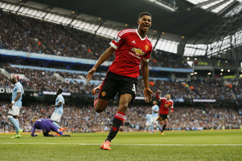 Rashford ghi bàn trên sân kình địch Man City