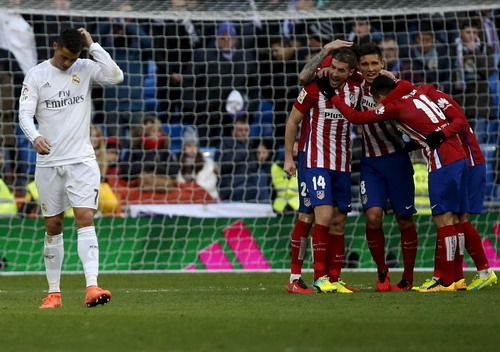 
Ronaldo buồn bã còn Atletico hồ hởi với pha lập công của Griezmann
