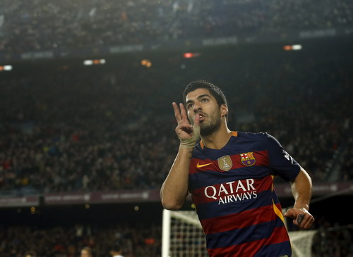 
Luis Suarez thăng hoa với 4 pha lập công
