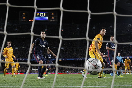 Suarez mở màn cuộc lội ngược dòng của Barca