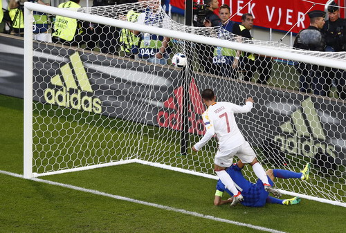 Alvaro Morata đưa Tây Ban Nha vượt lên với bàn mở tỉ số phút thứ 7