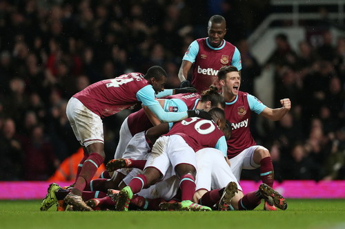 West Ham đang xếp hạng 6 Premier League và tranh chấp suất dự cúp châu Âu