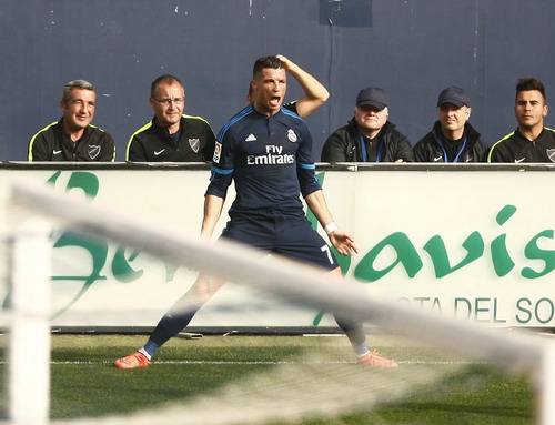 Ronaldo vui mừng sau bàn mở tỉ số
