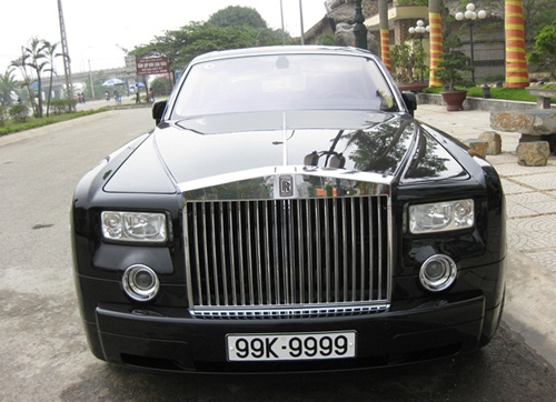 Rolls-Royce Phantom mang biển số Bắc Ninh tứ quý 9 từng một thời bùng lên tranh cãi vì tính xác thực.