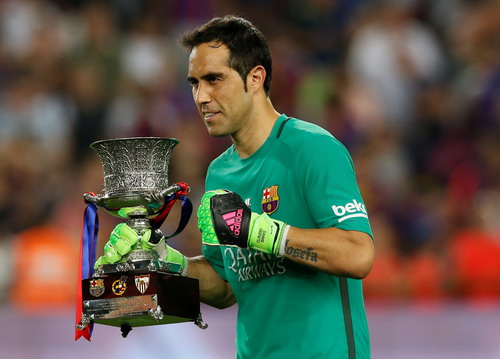 Thủ môn Claudio Bravo cùng Barcelona giành nhiều thành tích