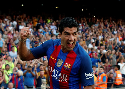 Sát thủ Suarez trở lại với cú hat-trick ngày khai mạc