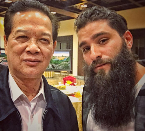 Jordan Vogt-Robert khoe ảnh chụp cùng Thủ tướng Nguyễn Tấn Dũng lên trang mạng xã hội Instagram