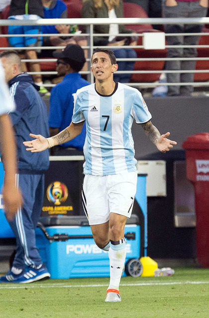 Di Maria ăn mừng bàn thắng, CĐV Argentina cũng có dịp la hét