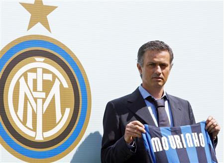 
 Mourinho trong lễ ra mắt Inter Milan năm 2008
