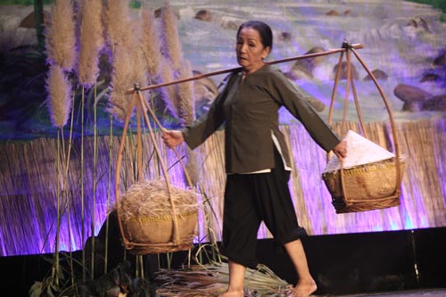 Nghệ sĩ Túy Thanh trong vở diễn “Giông tố” của Đoàn kịch Sống