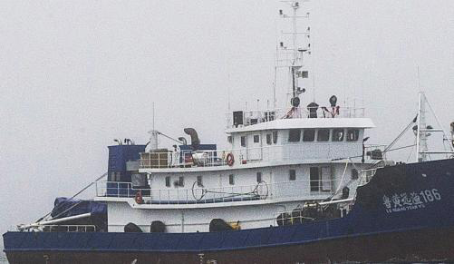 Tàu cá Lu Huang Yuan Yu 186 của Trung Quốc bị bắt hồi giữa tháng 5 ngoài khơi tỉnh Đông Cape - Nam Phi Ảnh: SUNDAY TRIBUNE