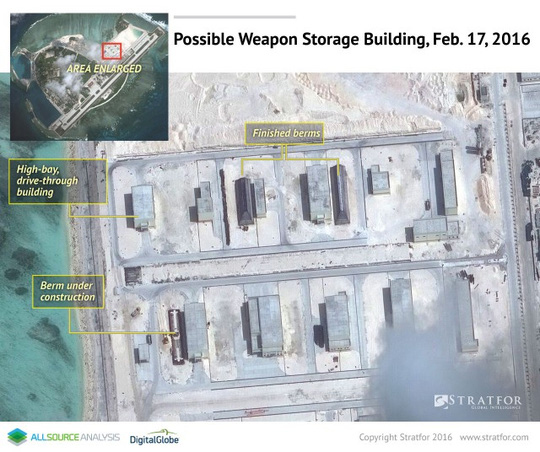 Các tòa nhà có thể là kho vũ khí mà Trung Quốc xây dựng trái phép trên đảo Phú Lâm Ảnh: Stratfor