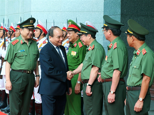 Thủ tướng Nguyễn Xuân Phúc làm Trưởng Ban chỉ đạo phòng, chống khủng bố quốc gia trong khi Bộ trưởng Bộ Công an Tô Lâm làm Phó trưởng ban