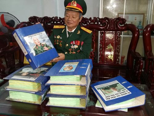 Anh Đào Thông và những tài liệu quý trong bộ sưu tập về cuộc đời và sự nghiệp của Đại tướng Võ Nguyên Giáp