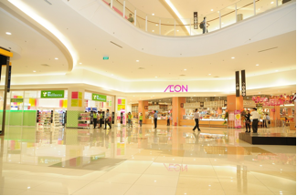 
Siêu thị và cửa hàng hóa mỹ phẩm Aeon Wellness tại tầng trệt của các trung tâm mua sắm của Aeon
