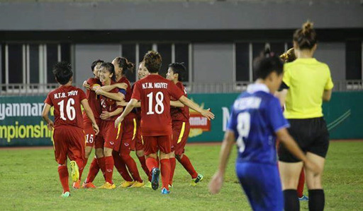 Thắng kịch tính Myanmar, Nữ Việt Nam tranh chung kết với Thái Lan 