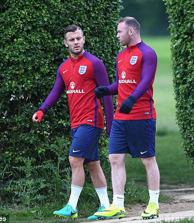 Jack Wilshere và Wayne Rooney